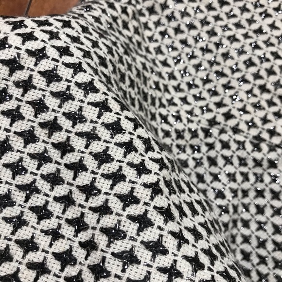 Whitehouse Blackmarket houndstooth pencil skirt - Picture 3 of 4